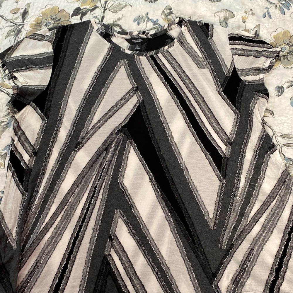 SIMPLY VERA WANG ASYMMETRICAL TOP-Black/Gray/Ivory in Size XL